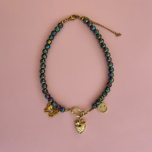 Collier a charms en perles violettes