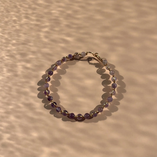 bracelet en améthyste montée sur fil doré