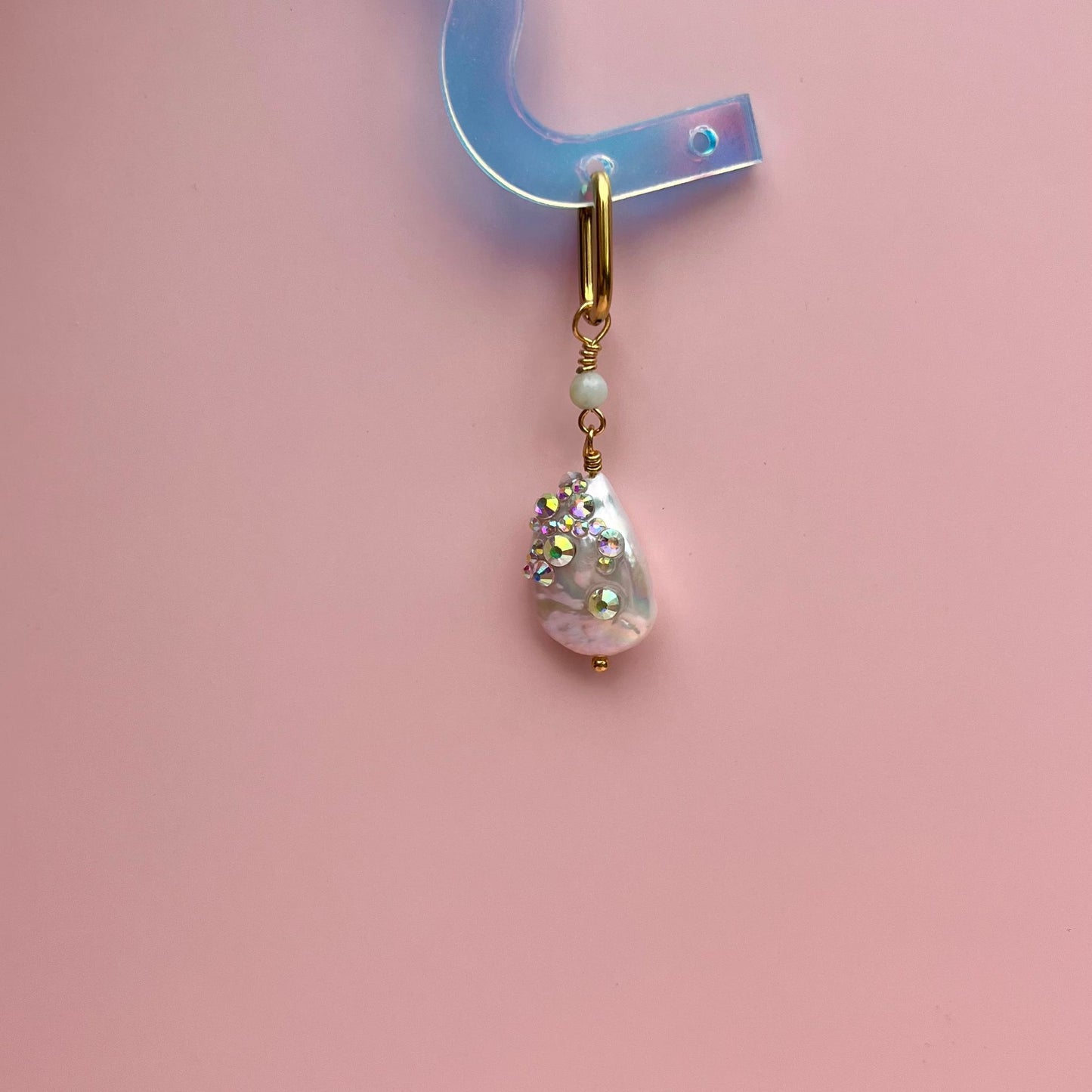 Boucle d'oreille en béryl, perle de culture strassée à la main