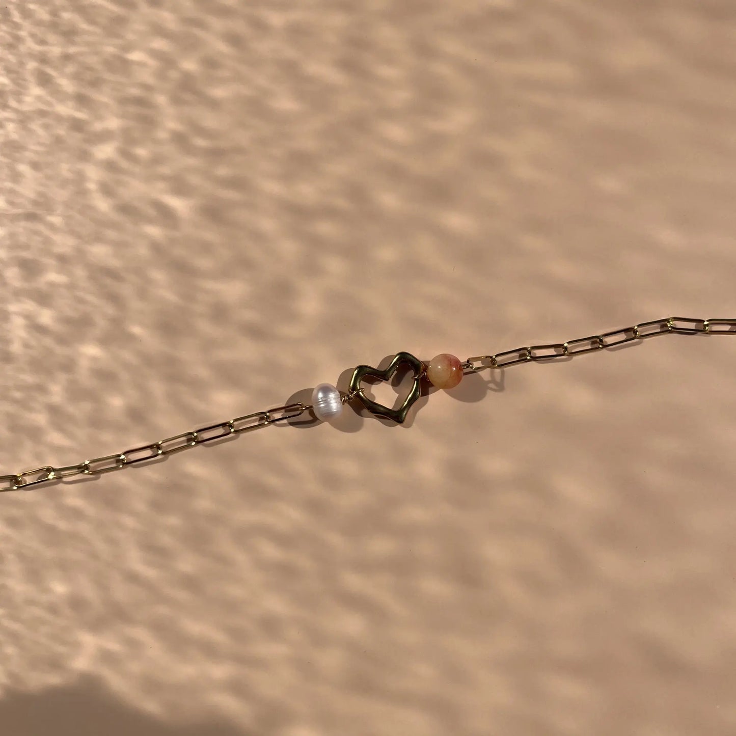 Bracelet fait main en agate, perle de culture, coeur et chaine en acier inoxydable - Lodzé