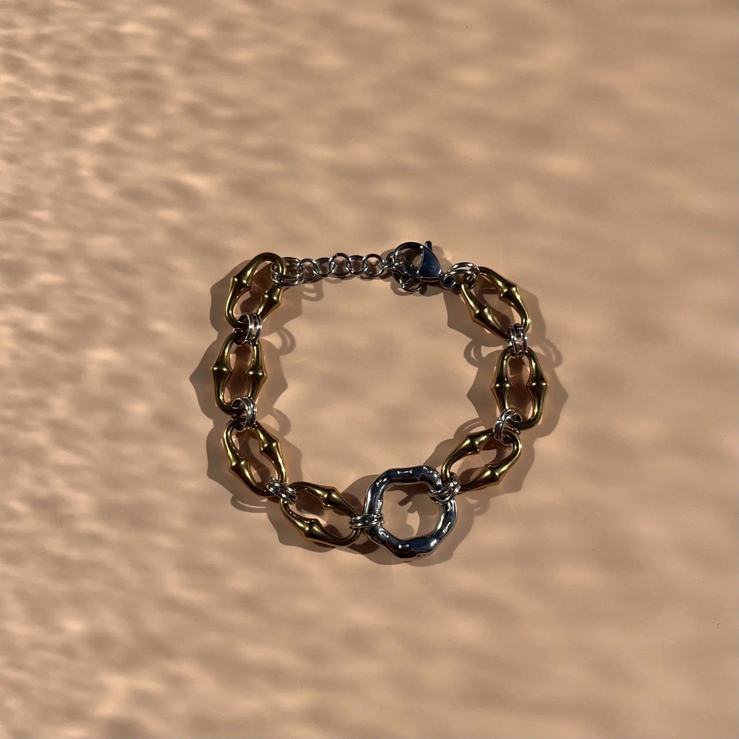 bracelet à large maillons doré, anneaux argentés, en acier inoxydable, fait à la main dans le sud-Est de la France