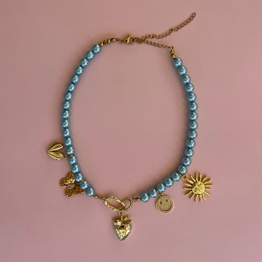 exemple de collier en perles personnalisé avec des charms