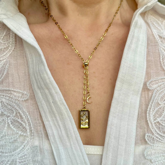 Collier doré en acier inoxydable, pendentifs carte tarot la lune et charm lune, monté sur une chaine réglable façon lariat