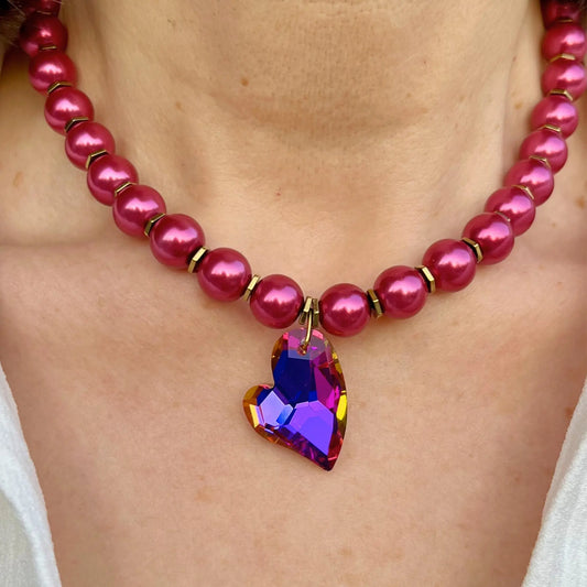 Collier disques d'hématites, grosses perles rouge et coeur violet en verre