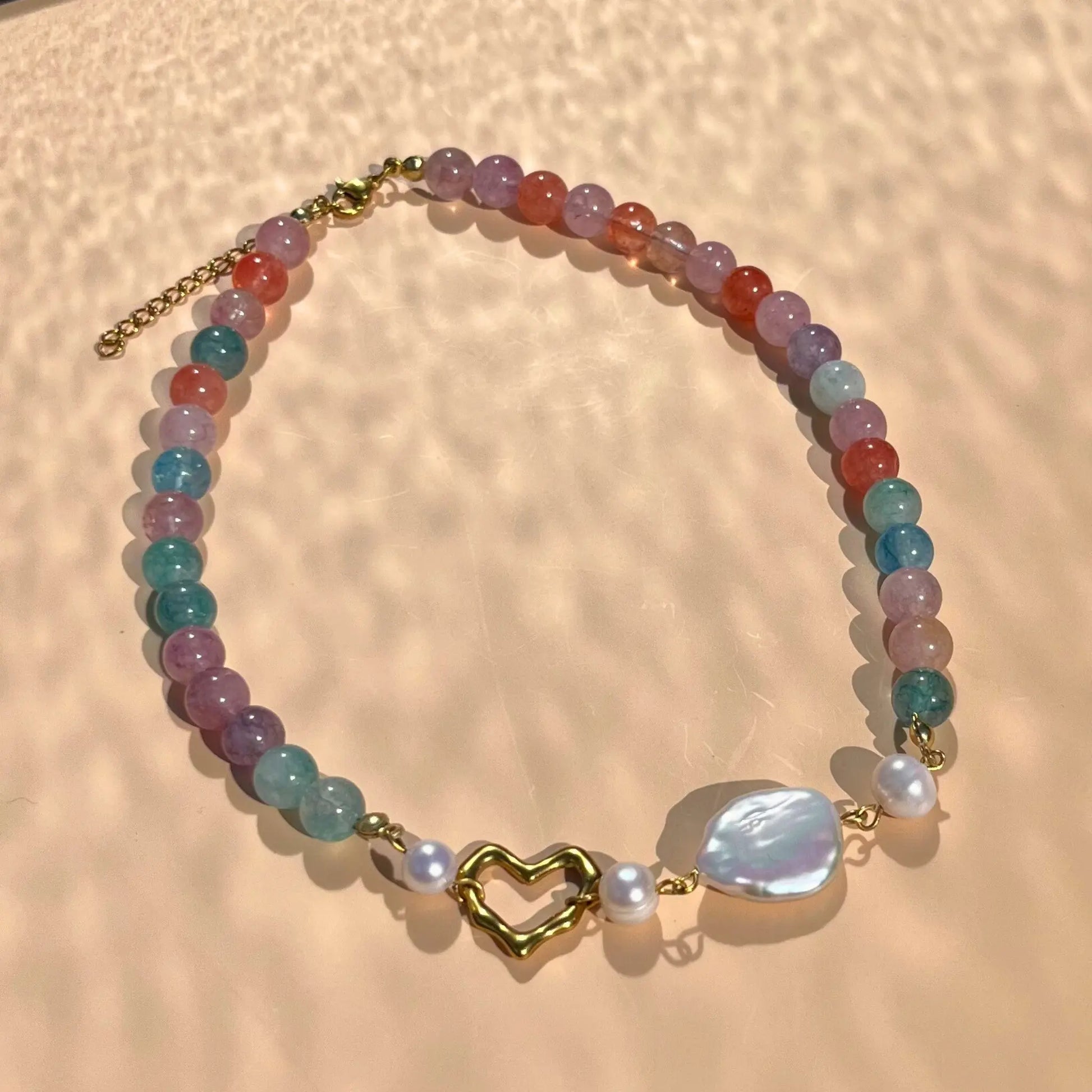 collier en perles d'agathe, centre en perles de culture avec un coeur en acier inoxydalbe