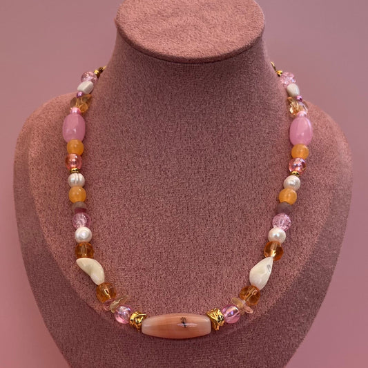 collier en perles upcyclées, nacres et perles de culture