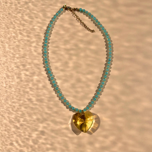 Collier perles bleues et jaunes, coeur en cristal swarovski