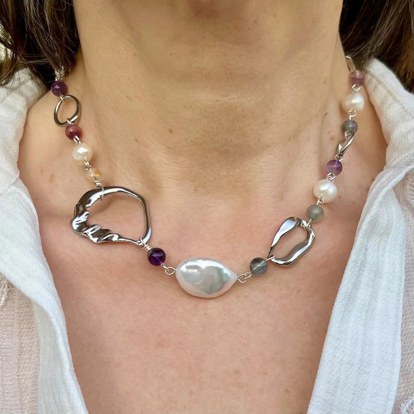 Collier en acier inoxydable argenté, perels de culture et fluorite