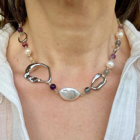 Collier en acier inoxydable argenté, perels de culture et fluorite