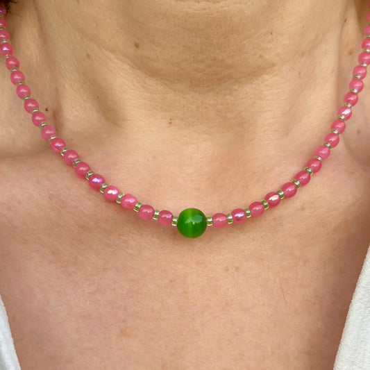 Collier en perles de verre rose et vertes et perles de rocaille upcyclées