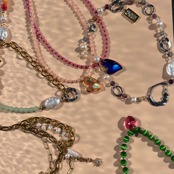 Colliers fait main par lodze en acier inoxydable, pierres fines et perles upcyclées