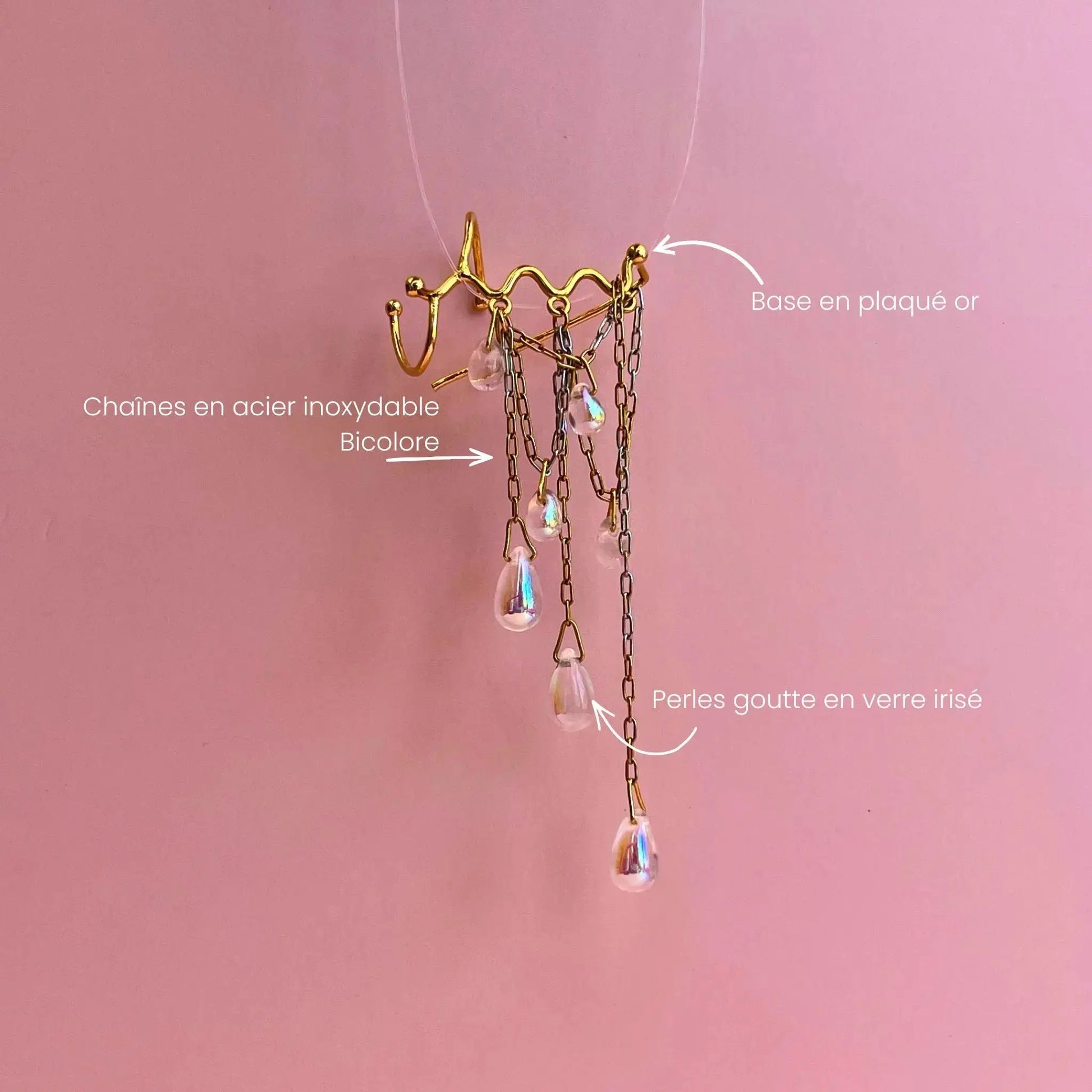monoboucle d'oreille en plaqué or et acier inoxydable, perles de verre irisée
