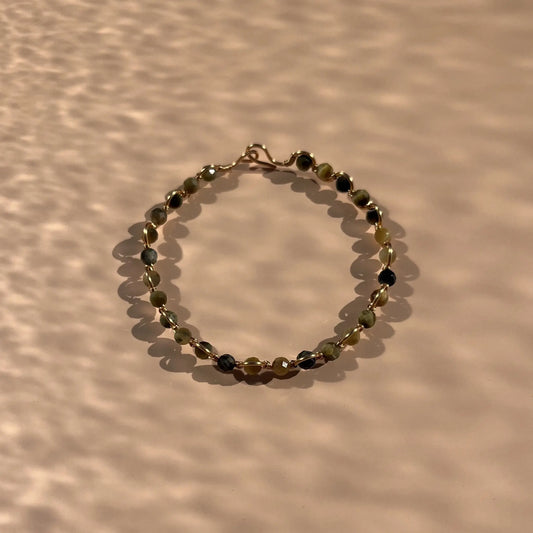 bracelet en oeil de tigre sur fil en zigzig doré, fait main